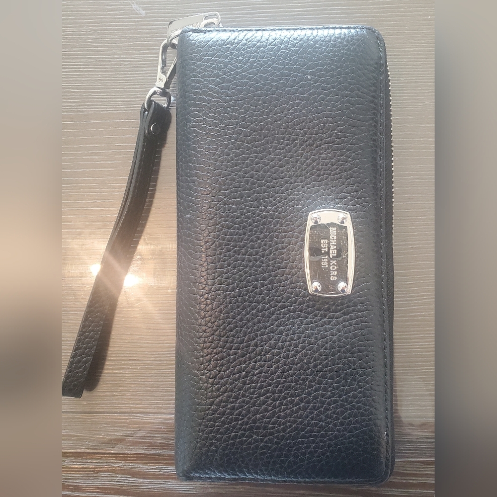 MICHAEL KORS Wallet/Wristlet - Pebbled Black